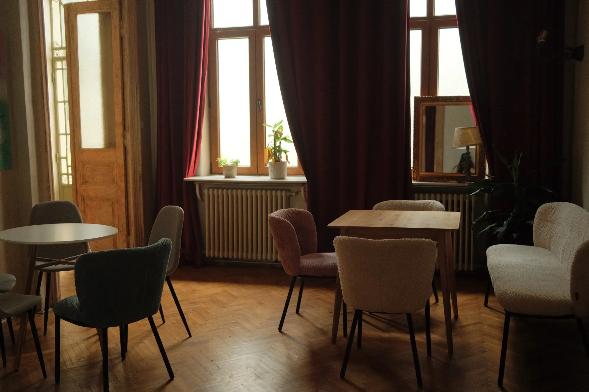 Spațiul clubului în interiorul Mélange, în Cartierul Armenesc
